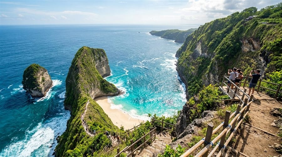 Kelingking Beach cliff viewpoint, Nusa Penida