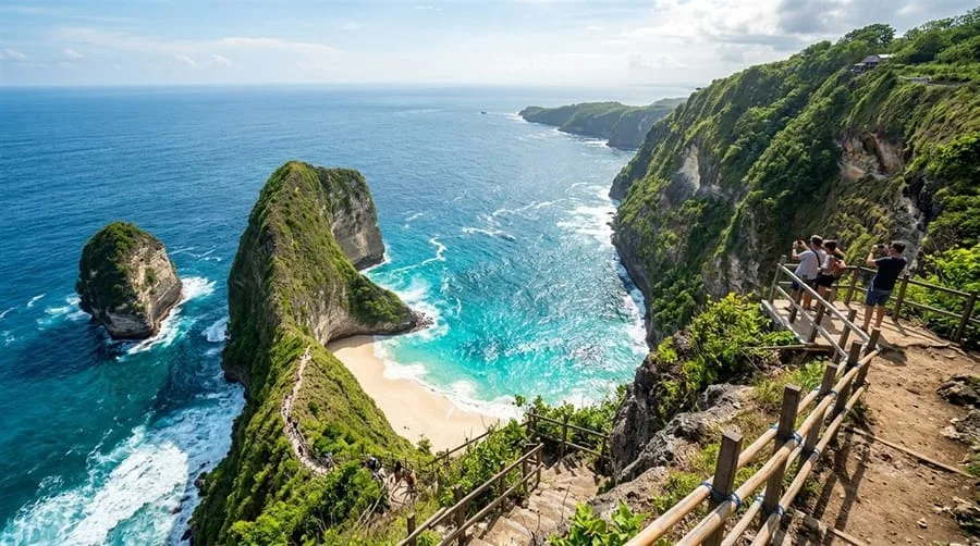 Kelingking Beach cliff viewpoint, Nusa Penida