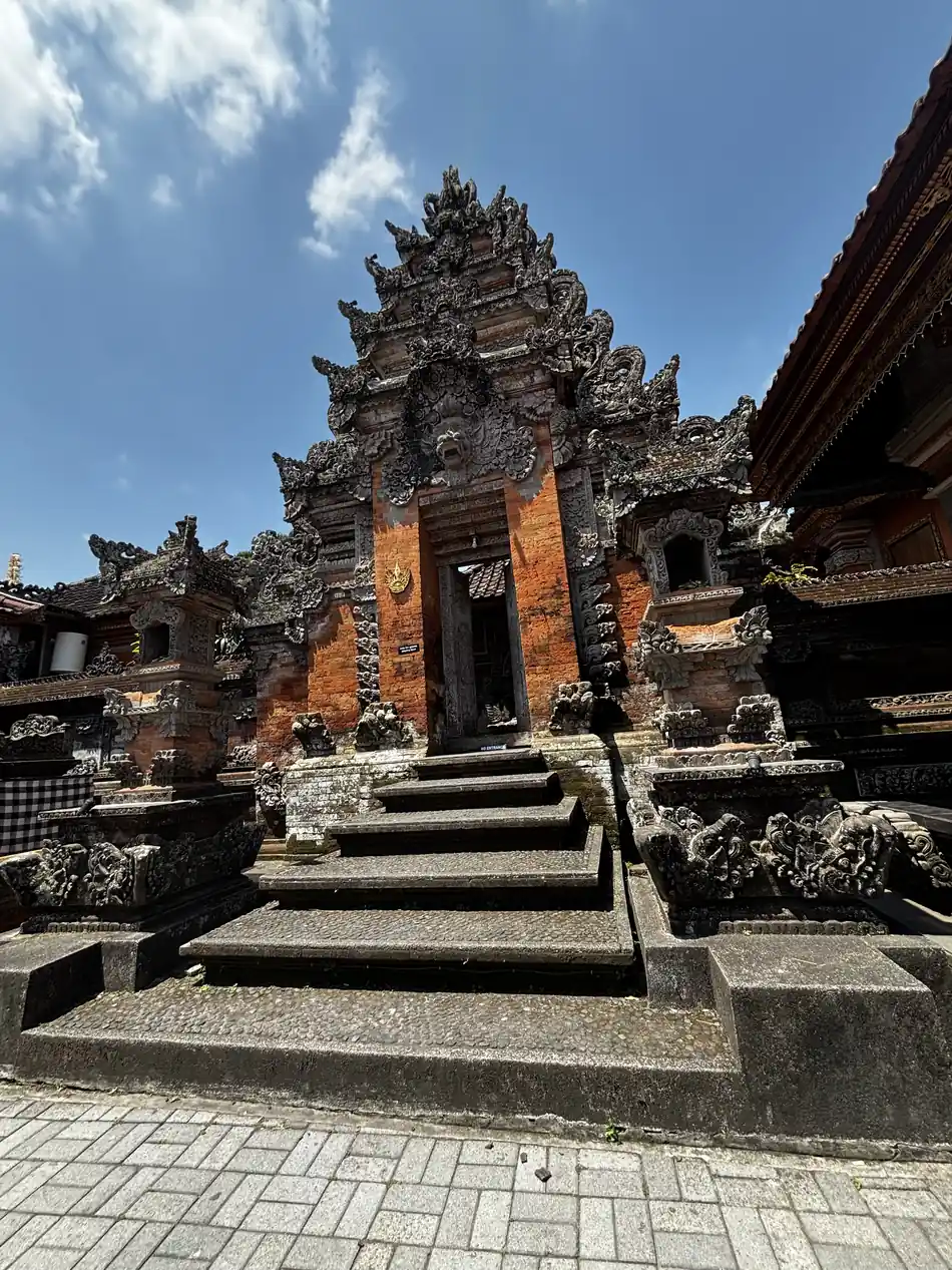 The carved stone gates and shrines of Ubud Palace (Puri Saren Agung) in central Ubud, Bali